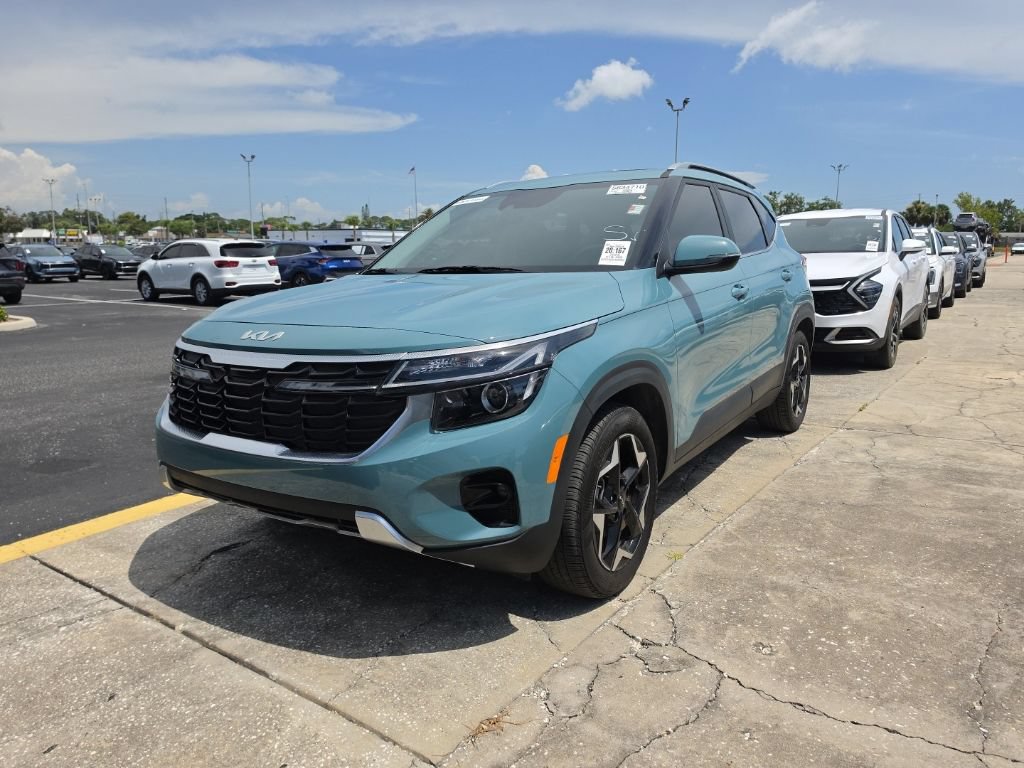 Certified 2025 Kia Seltos EX w/ EX Sunroof Package FWD image 6
