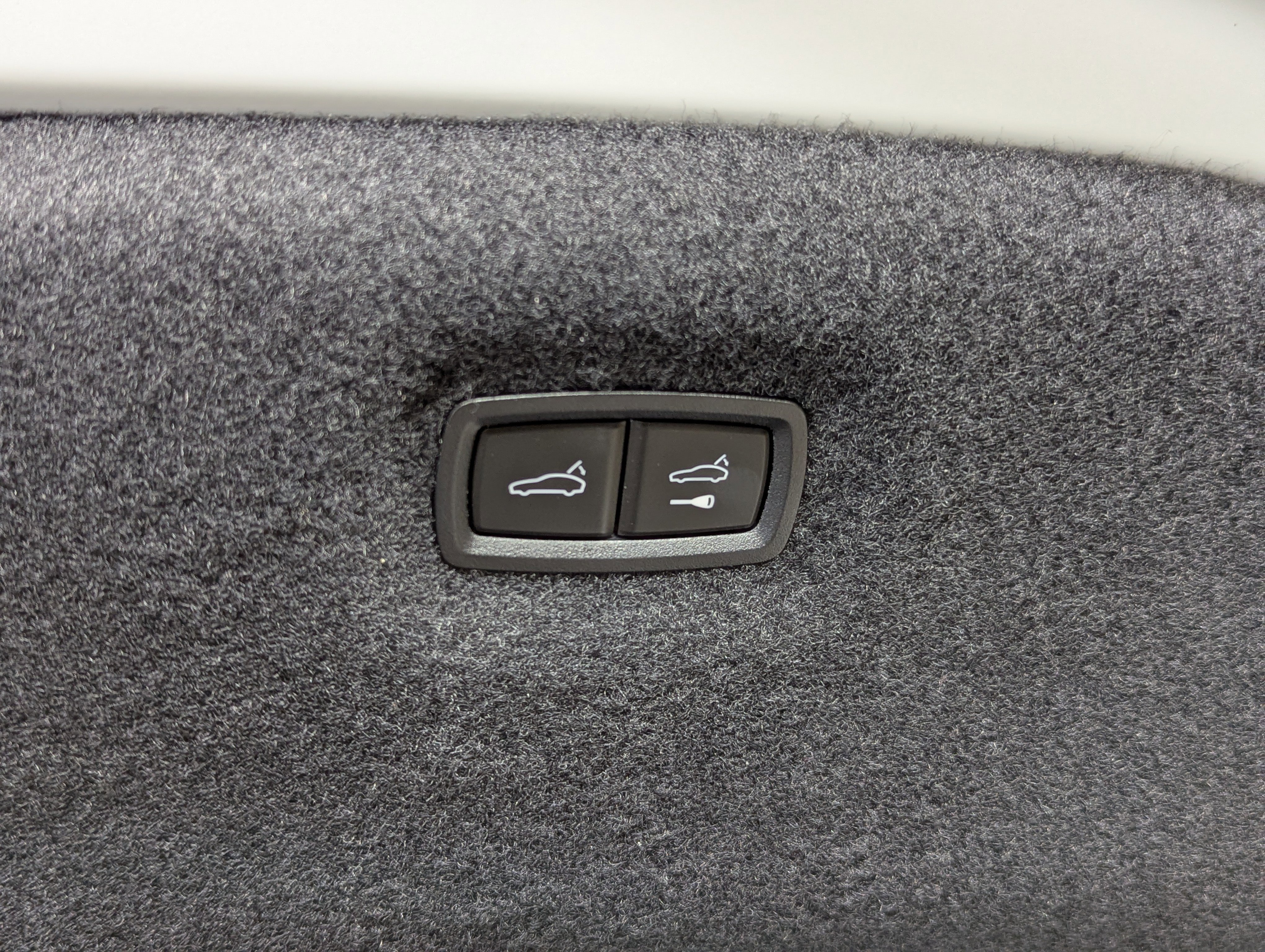 Used 2025 Porsche Taycan image 18