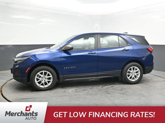Used 2022 Chevrolet Equinox LS AWD/4WD image 2