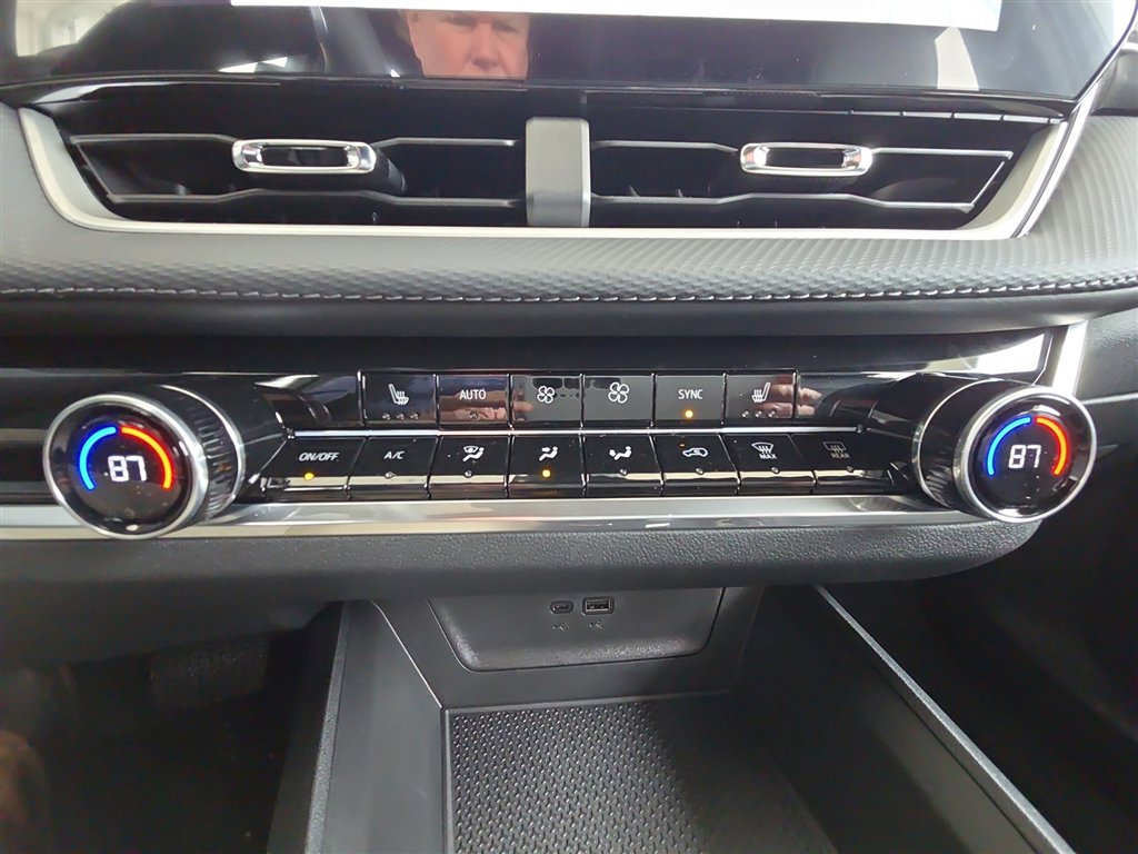 New 2026 Chevrolet Equinox LT image 18