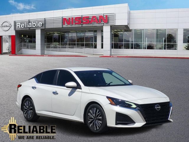 Used 2023 Nissan Altima 2.5 SV FWD image 1