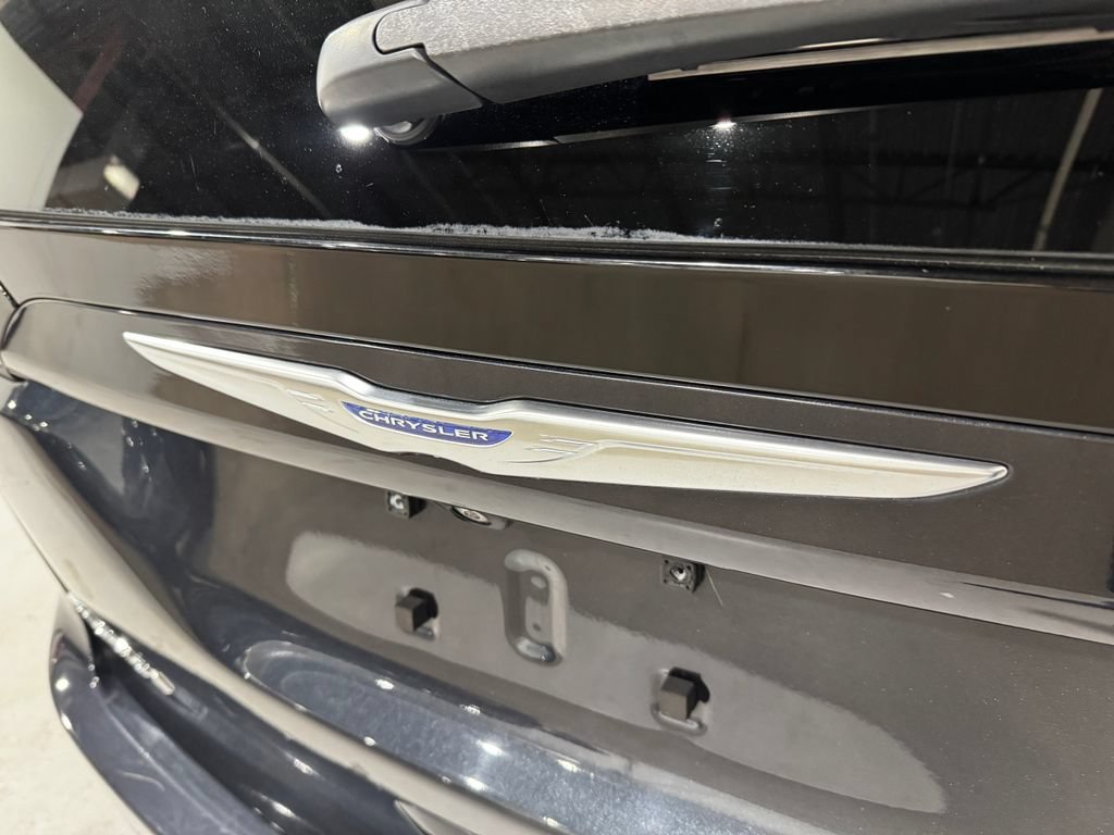 Used 2020 Chrysler Pacifica Touring w/ Advanced Safetytec Group FWD image 36