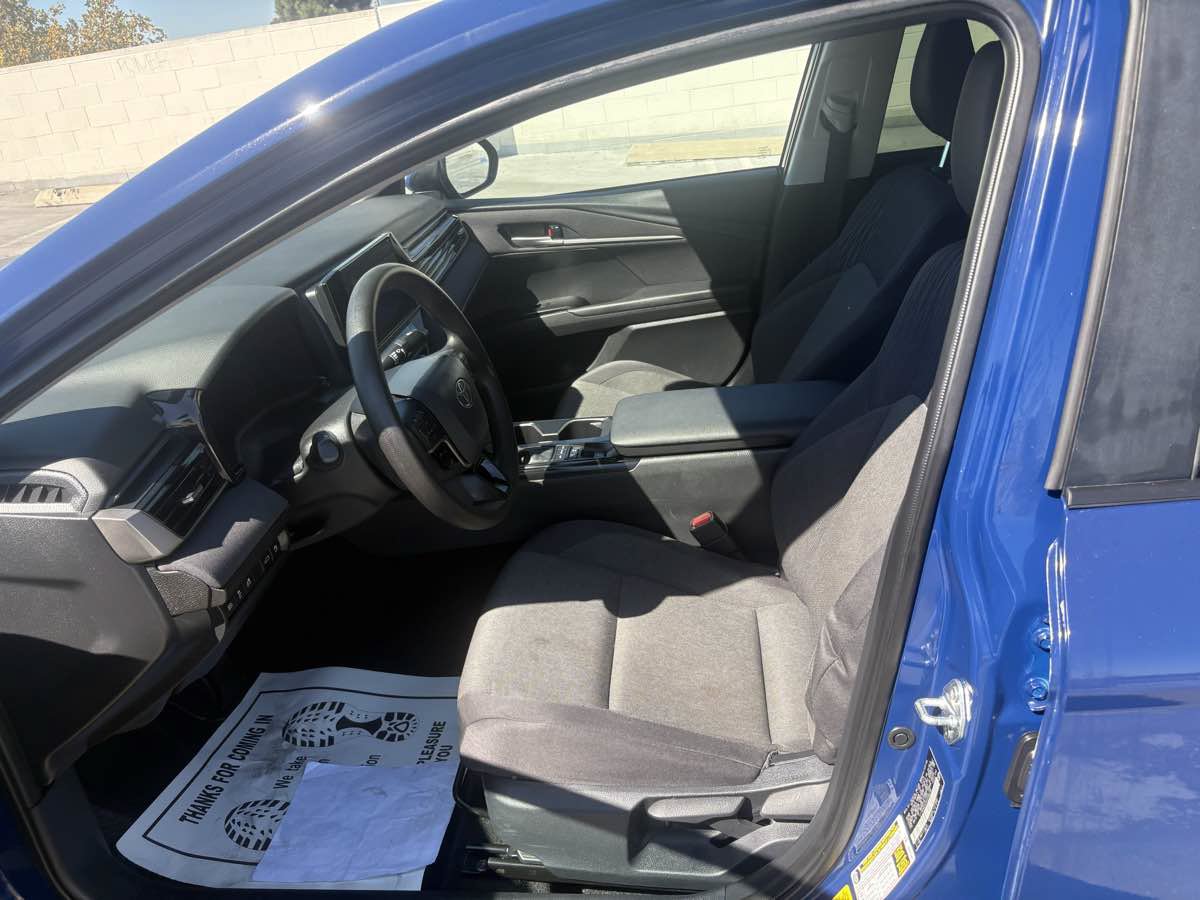 Used 2025 Toyota Camry LE FWD image 17