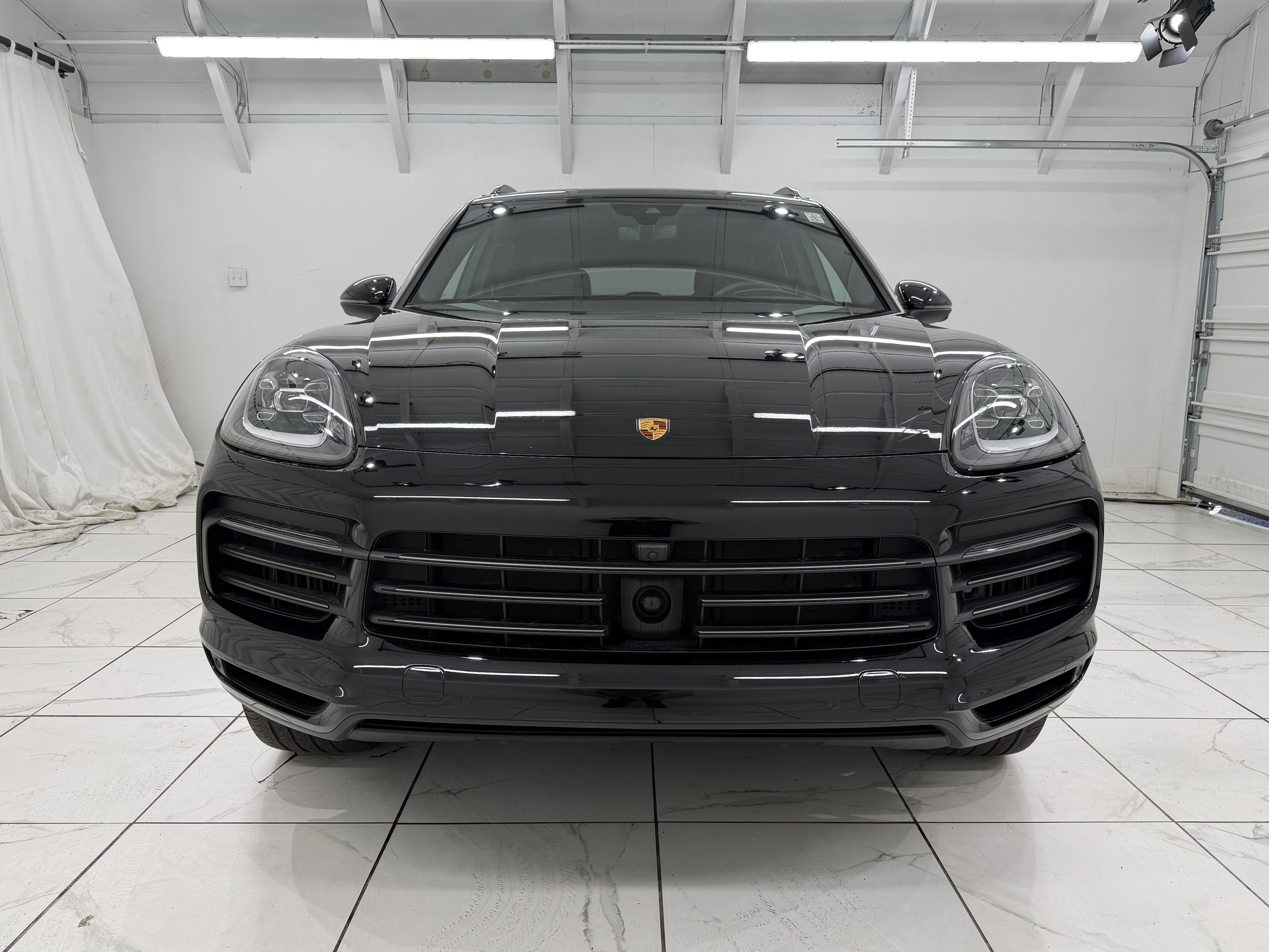 Certified 2023 Porsche Cayenne Platinum Edition image 9