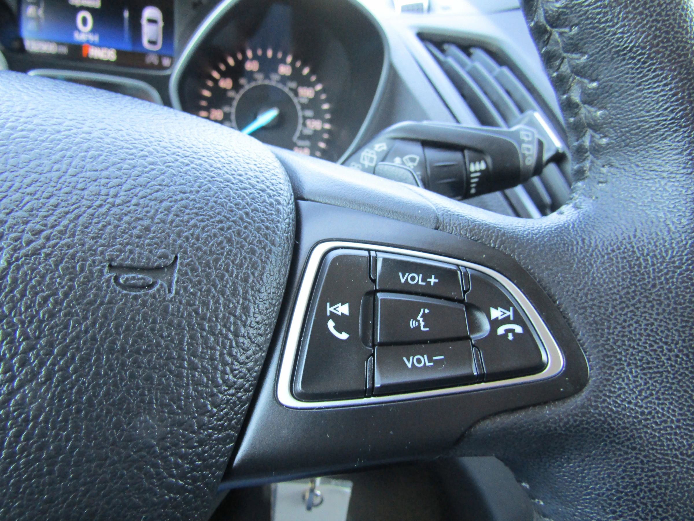 Used 2017 Ford Escape SE w/ SE Leather Comfort Package FWD image 31