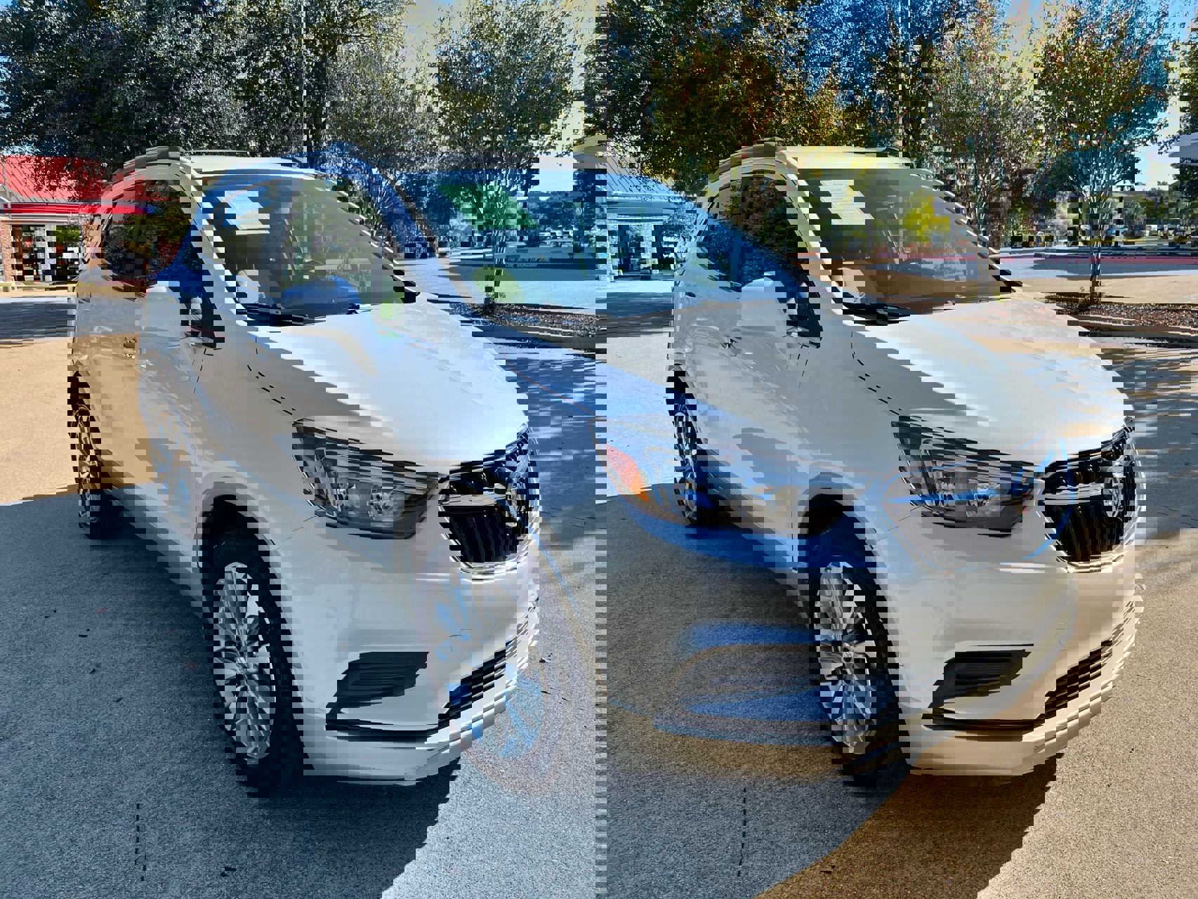 Used 2020 Buick Encore Preferred image 3