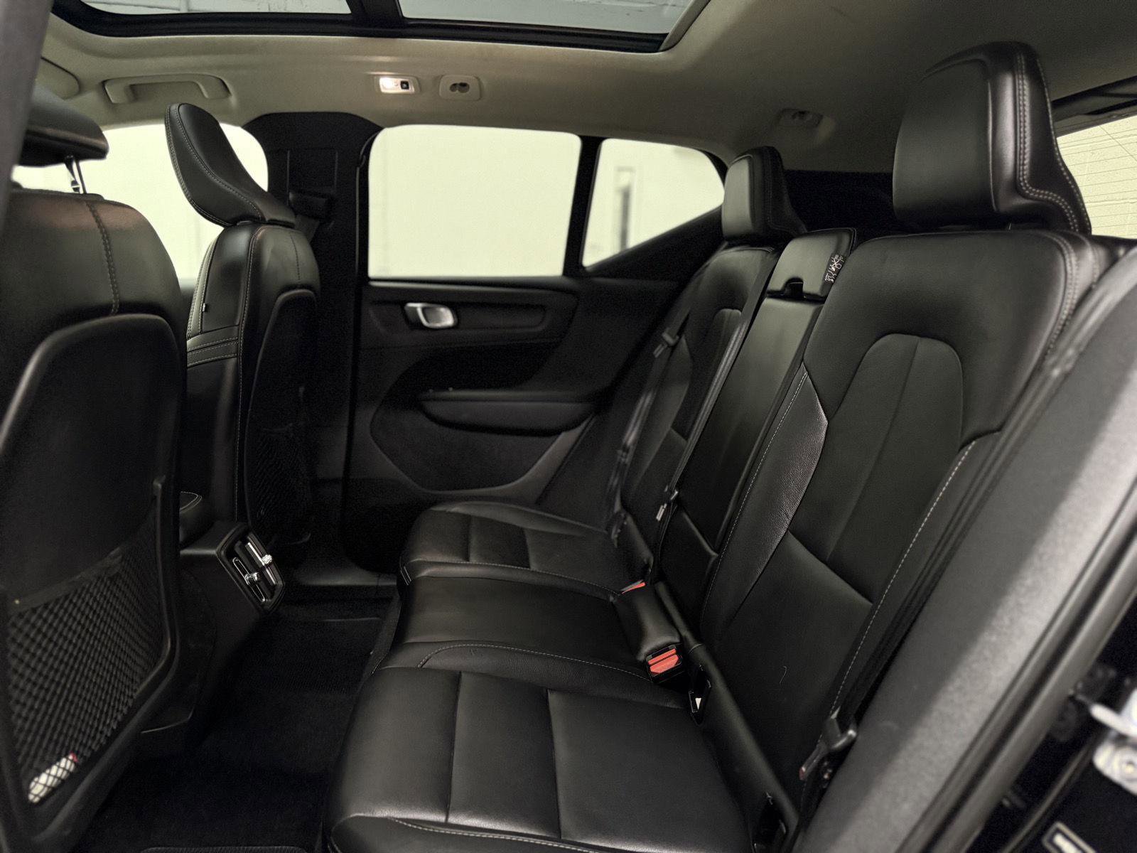 Used 2019 Volvo XC40 T5 Inscription image 17