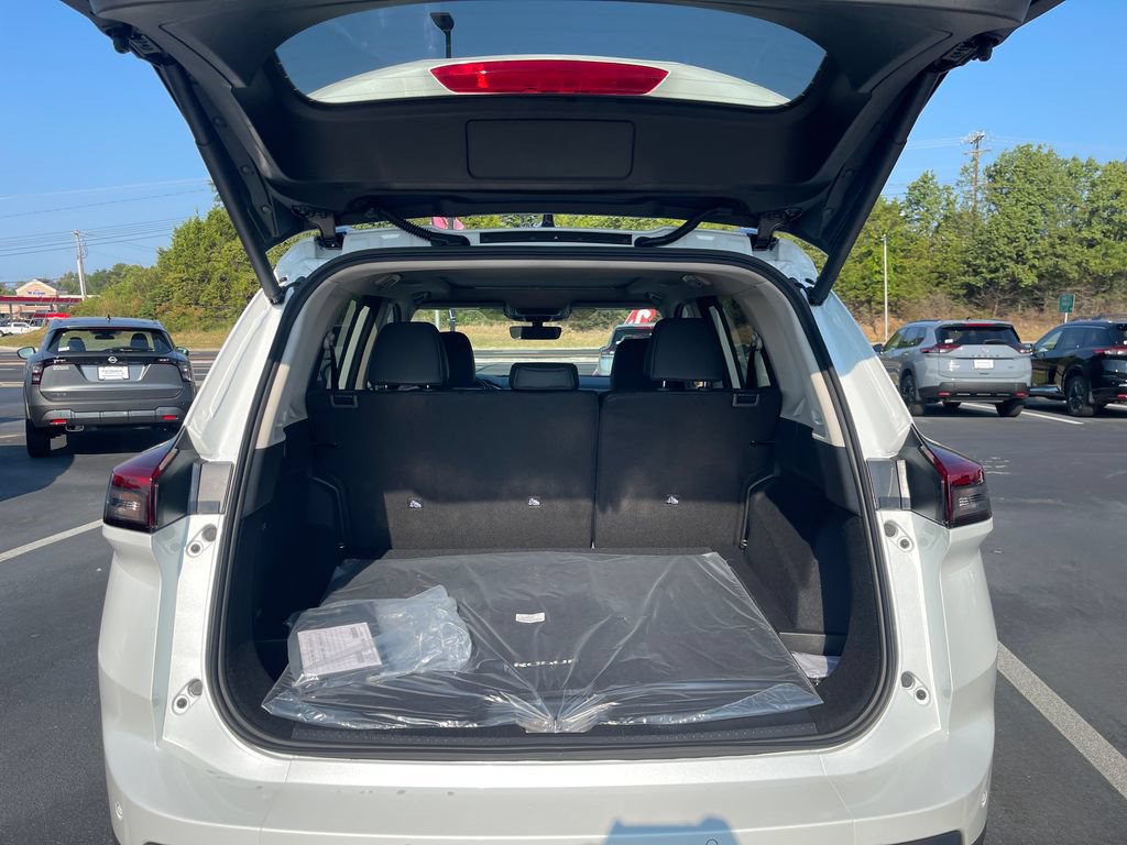 New 2026 Nissan Rogue Dark Armor AWD/4WD image 9