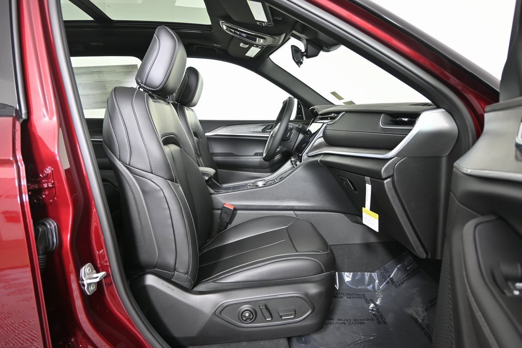 New 2025 Jeep Grand Cherokee Limited w/ Trailer Tow Package image 13