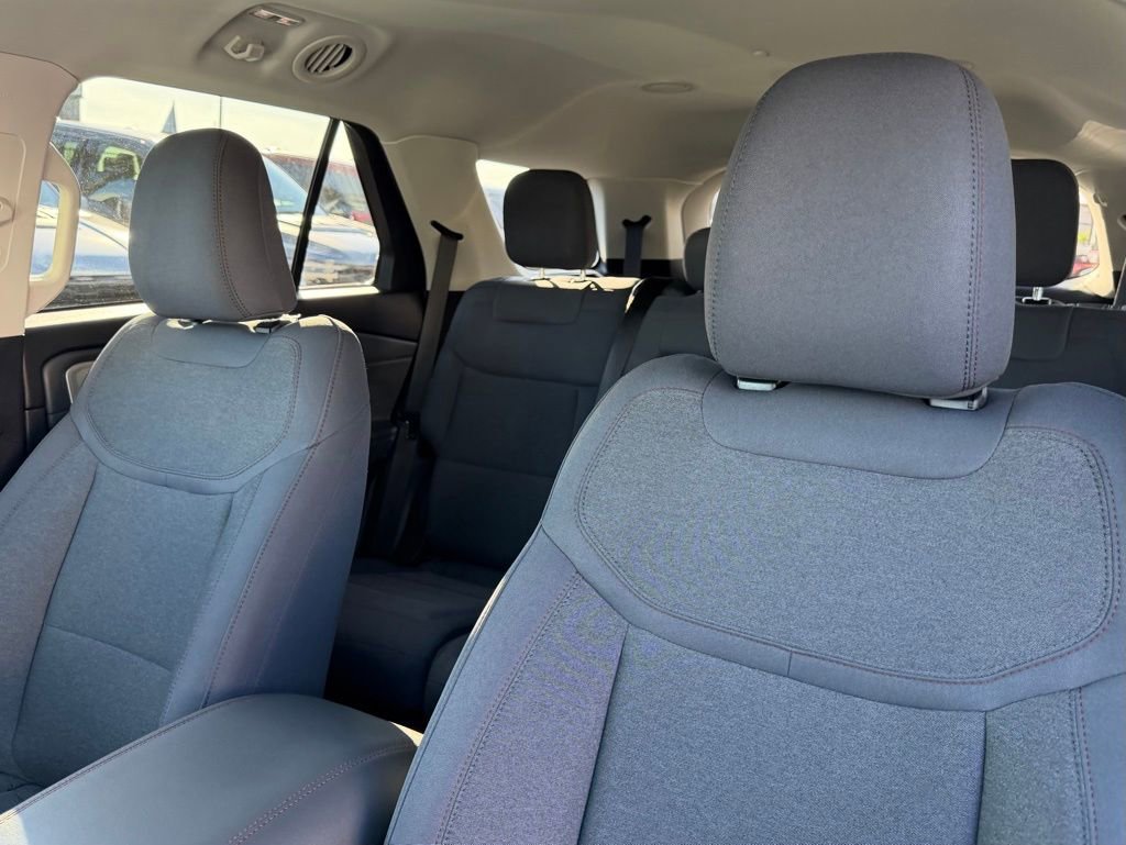 Used 2025 Ford Explorer Active image 17