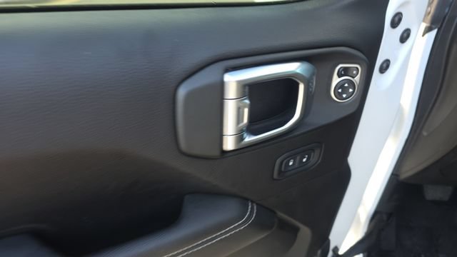 Used 2019 Jeep Wrangler Unlimited Sahara AWD/4WD image 11