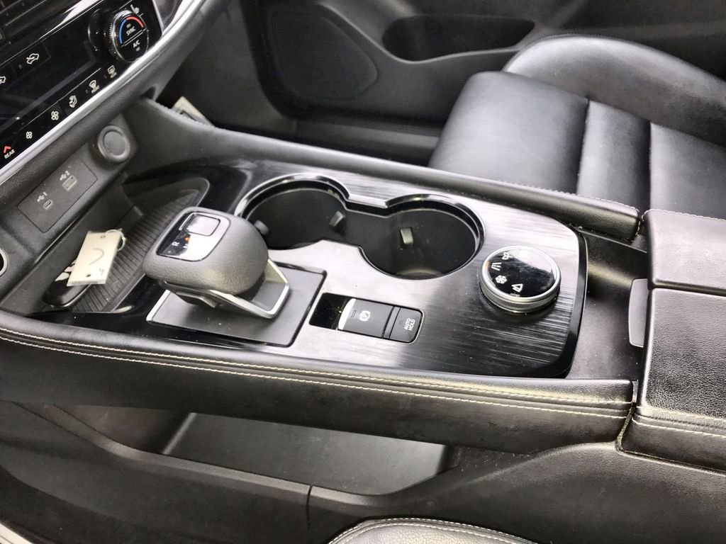 Used 2023 Nissan Rogue SL w/ SL Premium Package image 21