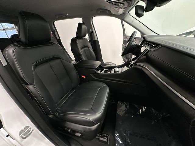 Used 2023 Jeep Grand Cherokee Limited image 24