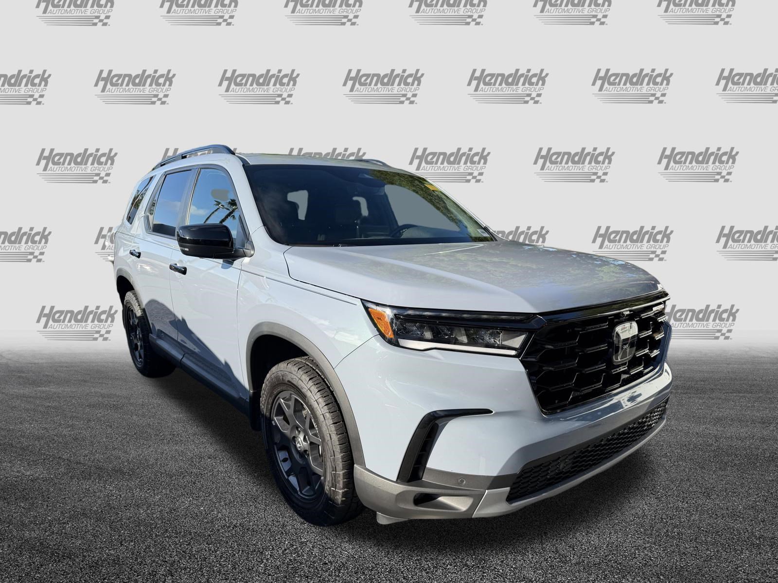 Used 2025 Honda Pilot TrailSport image 2