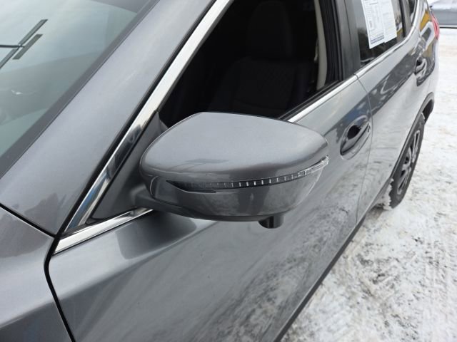 Used 2017 Nissan Rogue SV image 35