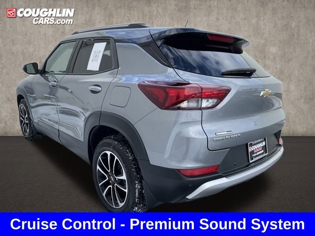 Used 2025 Chevrolet TrailBlazer LT w/ Driver Confidence Package image 5