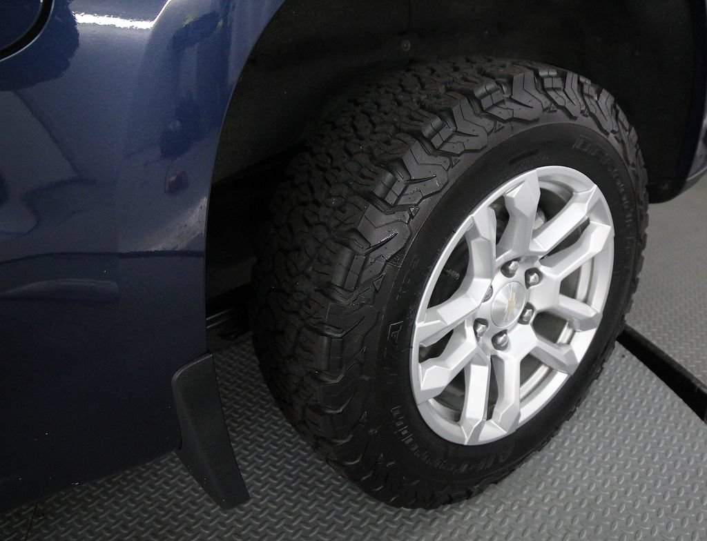 Used 2023 Chevrolet Silverado 1500 LT AWD/4WD image 50