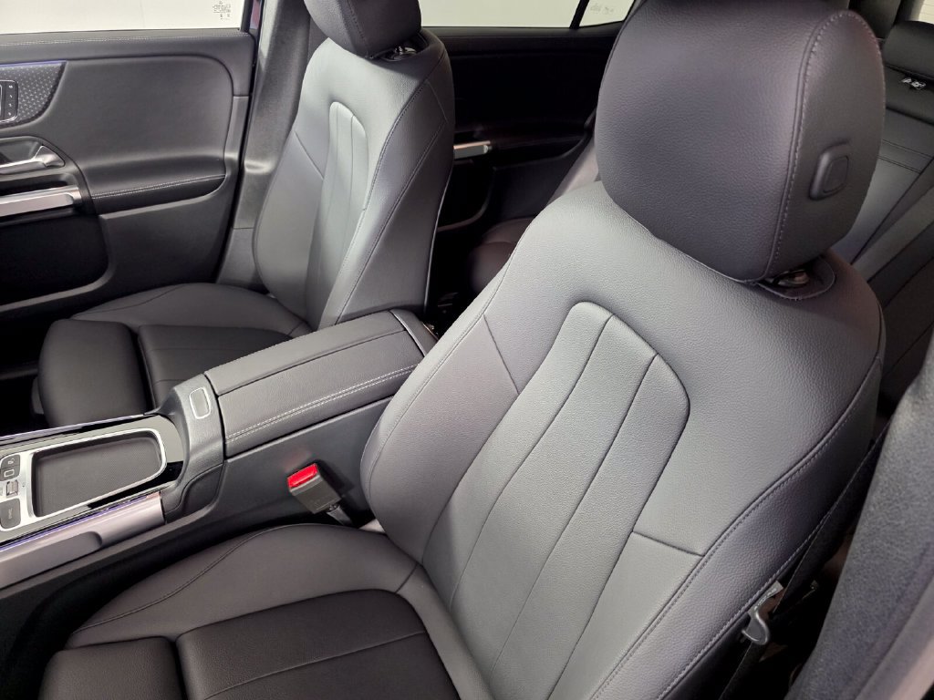 Certified 2025 Mercedes-Benz GLB 250 image 11