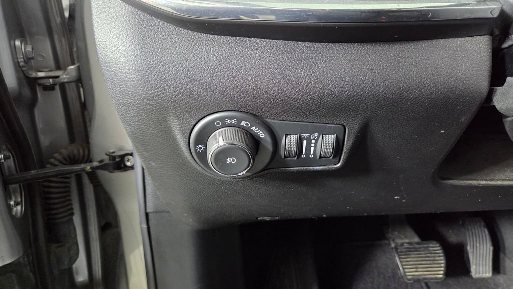 Used 2022 Jeep Compass Limited AWD/4WD image 19