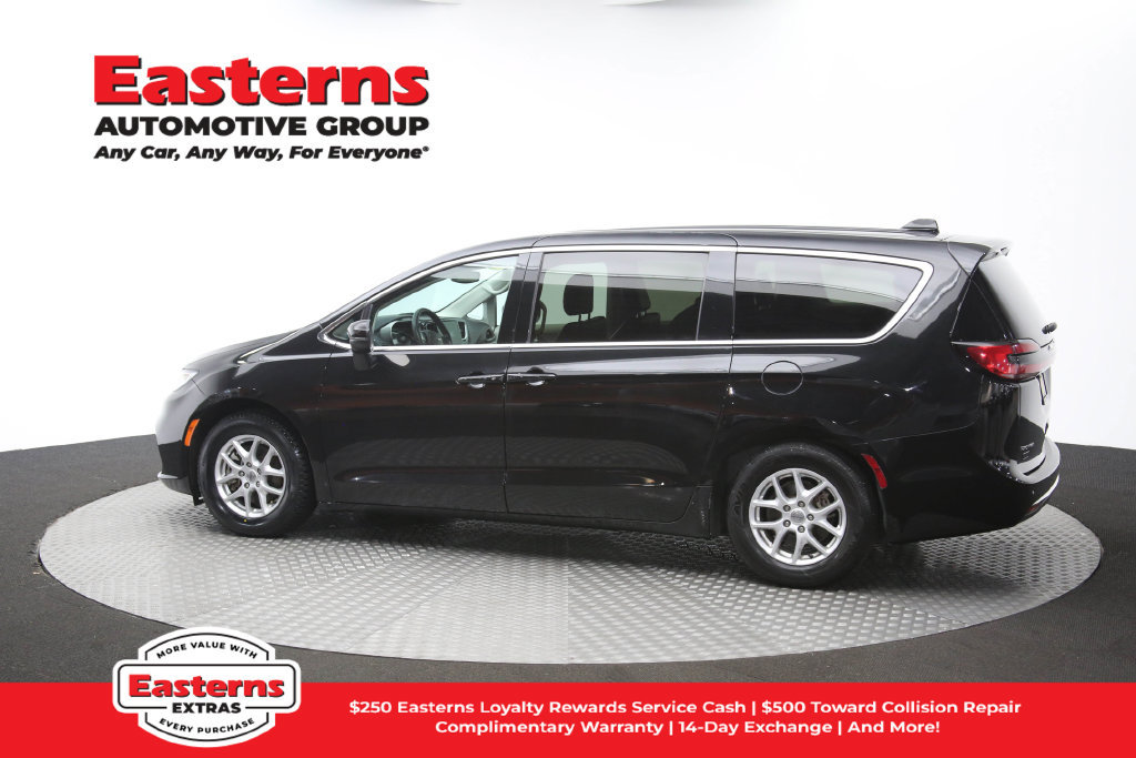 Used 2023 Chrysler Pacifica Touring-L FWD image 64