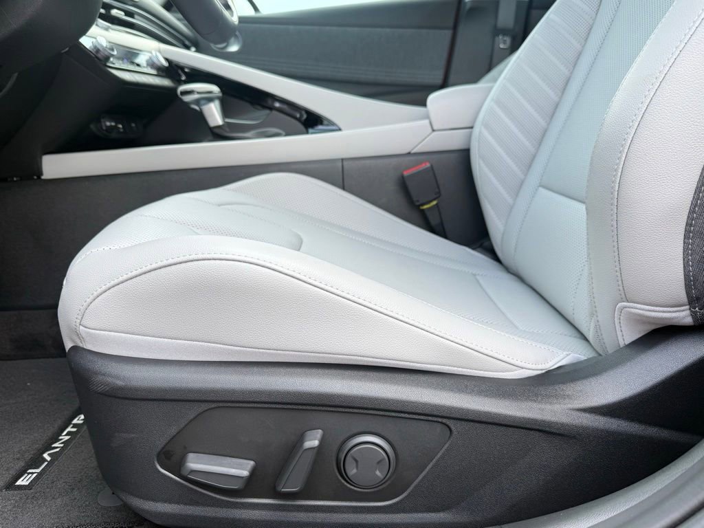 Used 2023 Hyundai Elantra Limited FWD image 9
