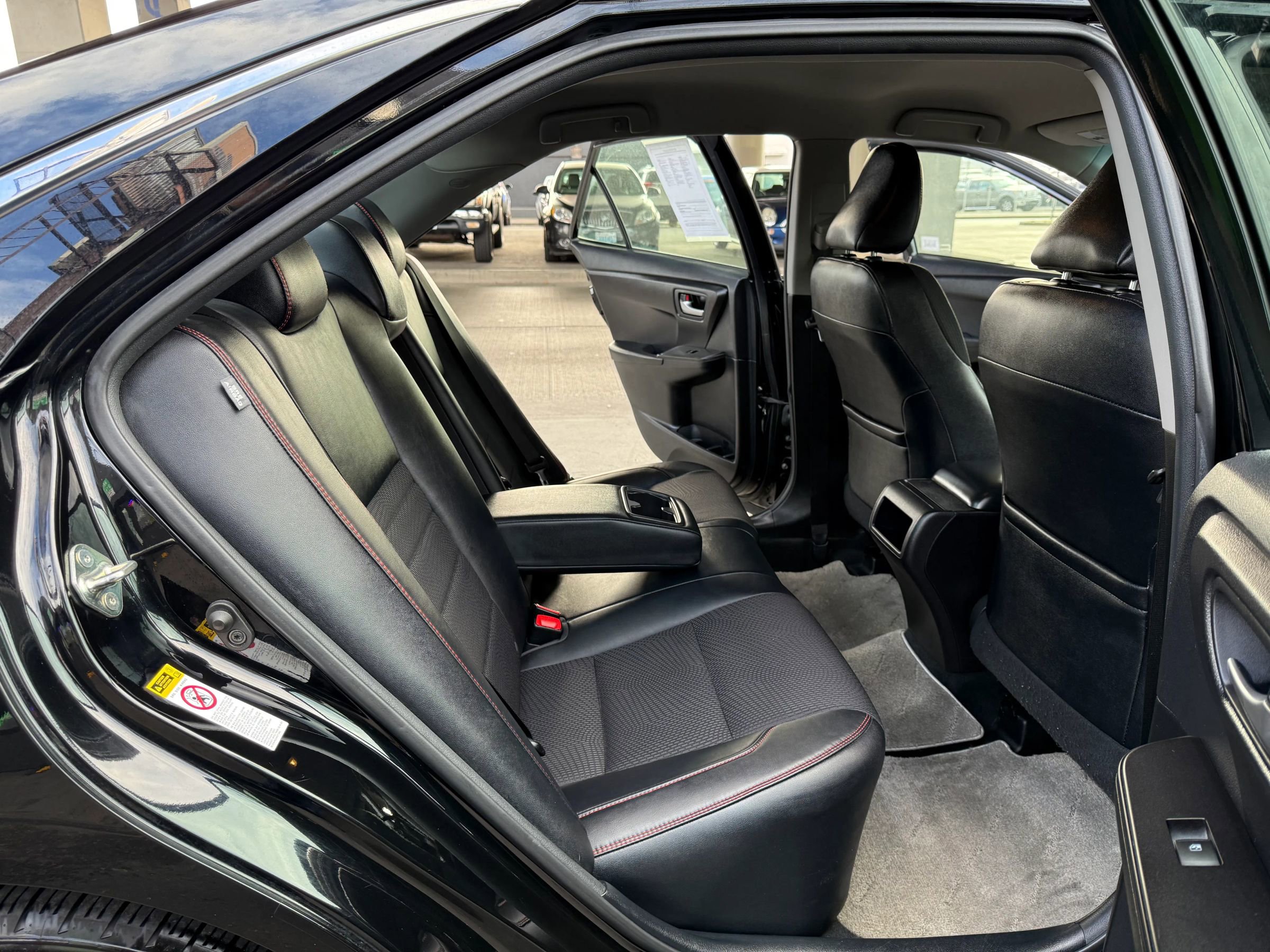 Used 2017 Toyota Camry SE image 18