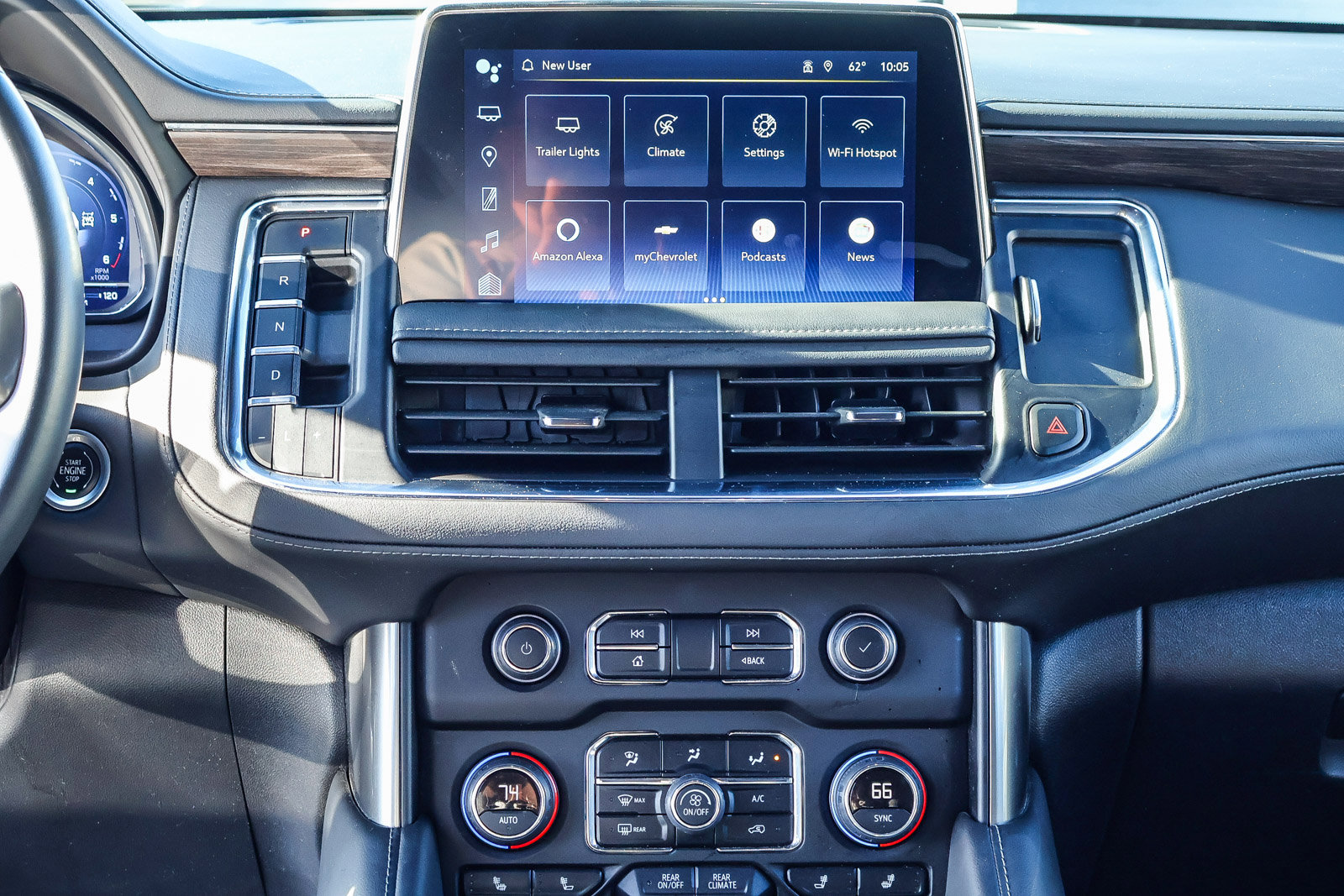 Used 2024 Chevrolet Suburban LT image 9