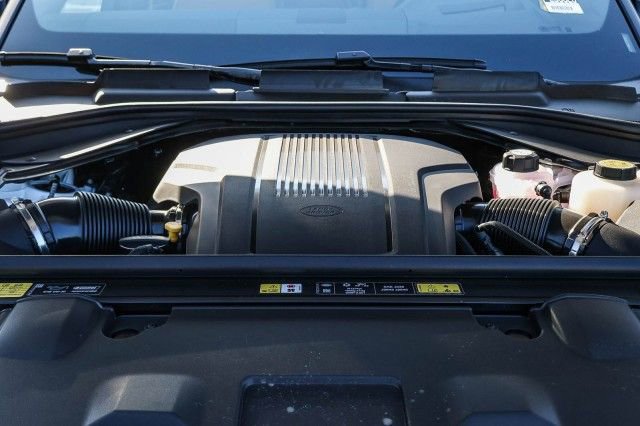 New 2025 Land Rover Range Rover Long Wheelbase SE image 26