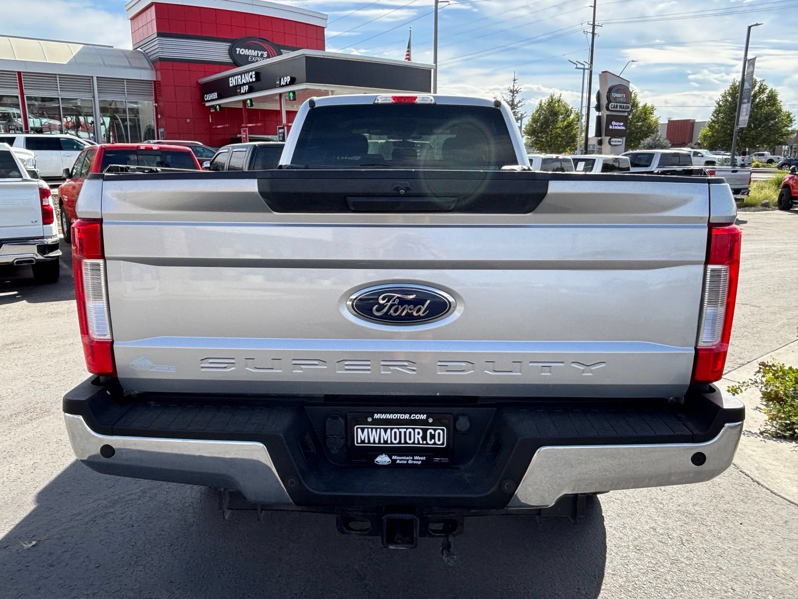 Used 2018 Ford F350 XLT w/ Camper Package AWD/4WD image 9