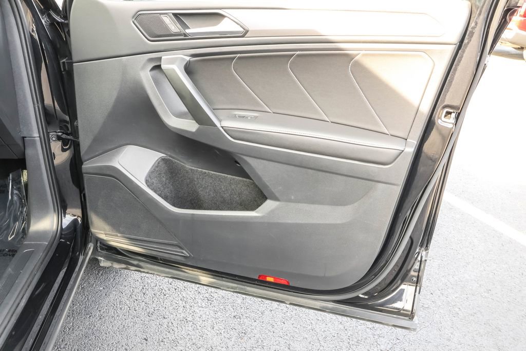 Used 2024 Volkswagen Tiguan SE image 39