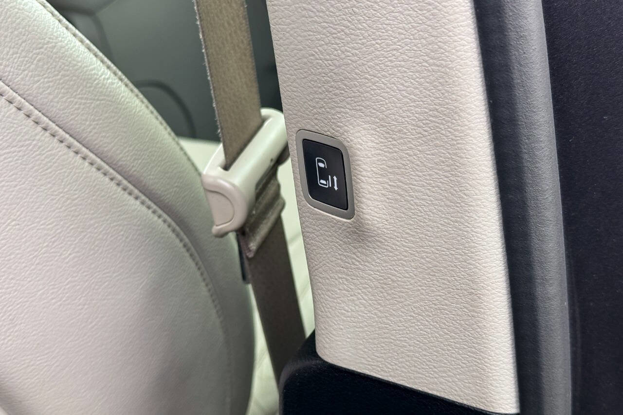 Used 2019 Chrysler Pacifica Touring-L image 15