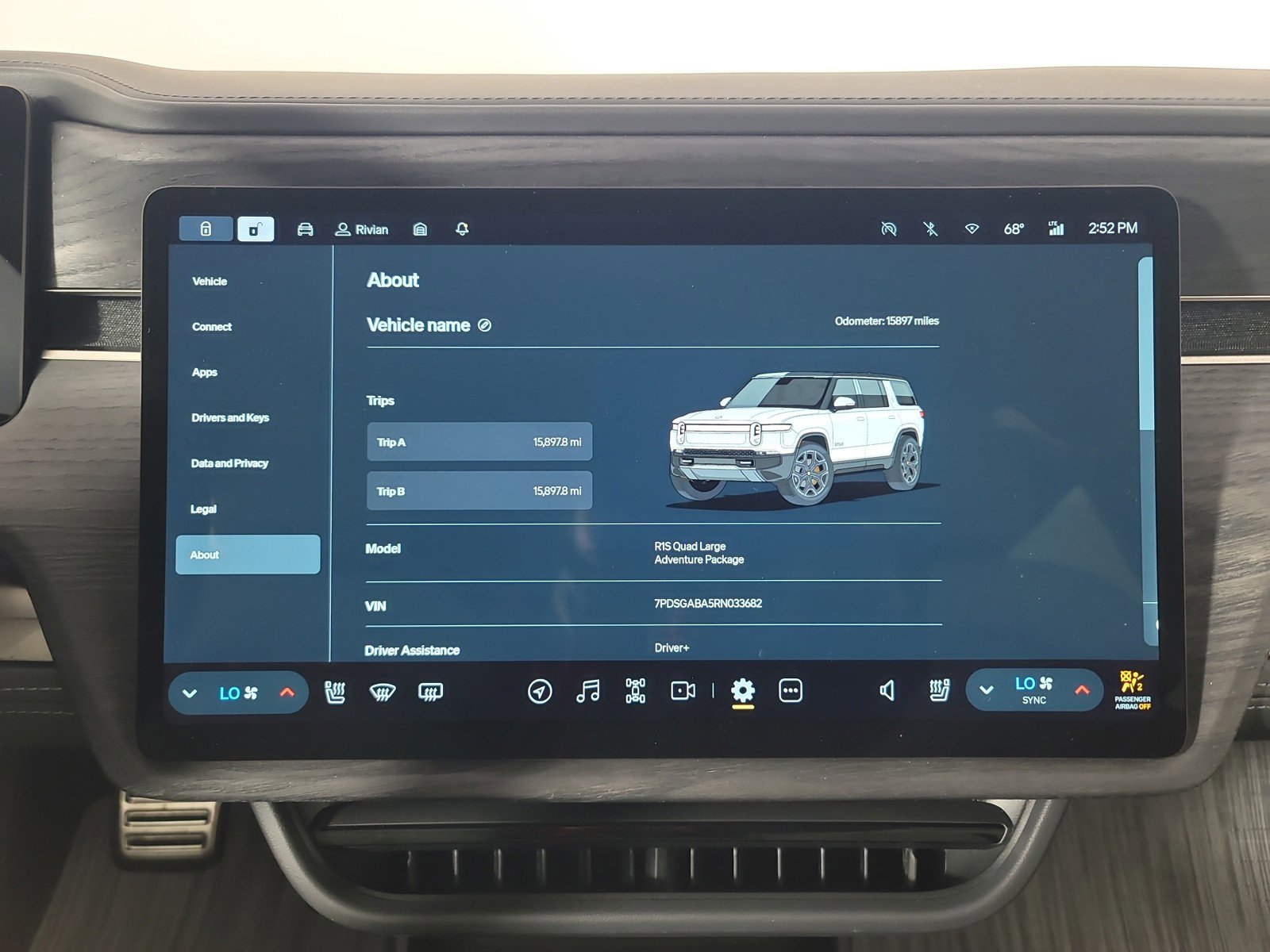 Used 2024 Rivian R1S Adventure image 29