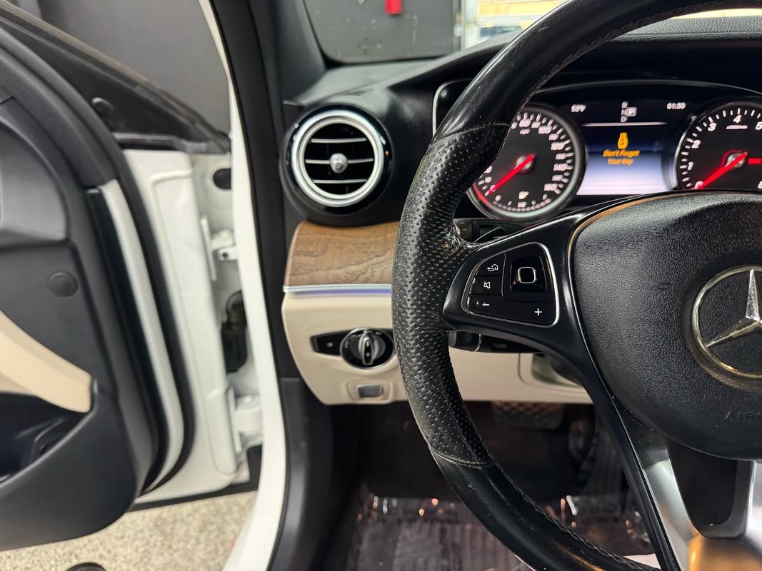 Used 2017 Mercedes-Benz E 400 4MATIC Wagon image 28