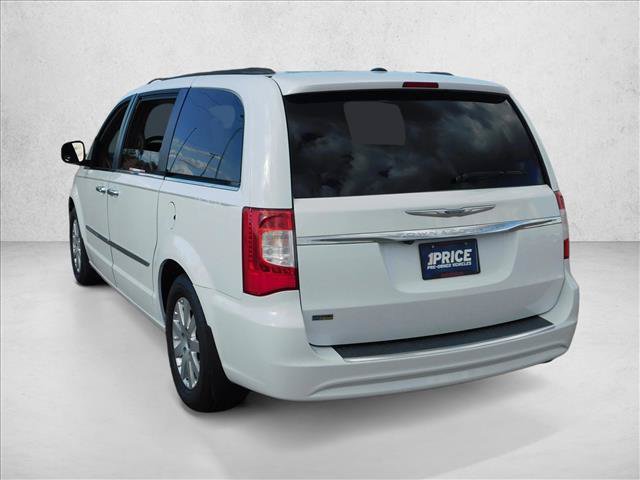 Used 2014 Chrysler Town & Country Touring FWD image 13