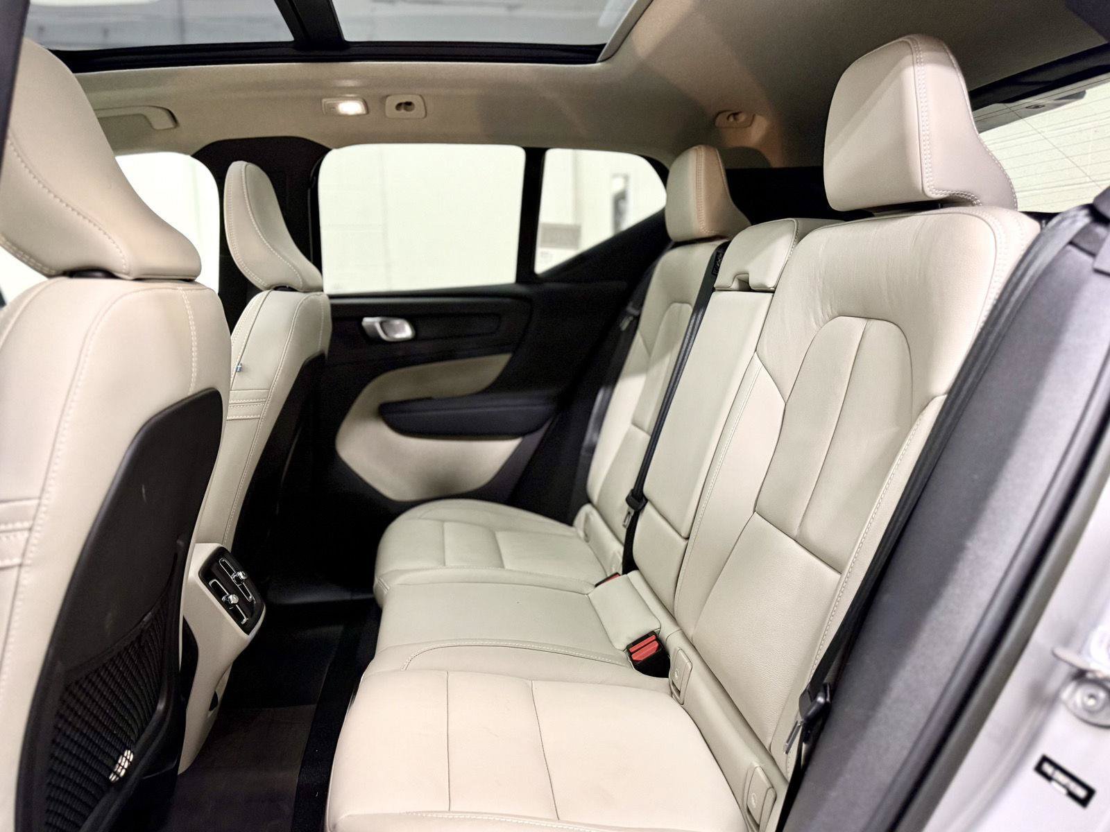 Used 2023 Volvo XC40 B5 Plus w/ Protection Package Premier AWD/4WD image 15