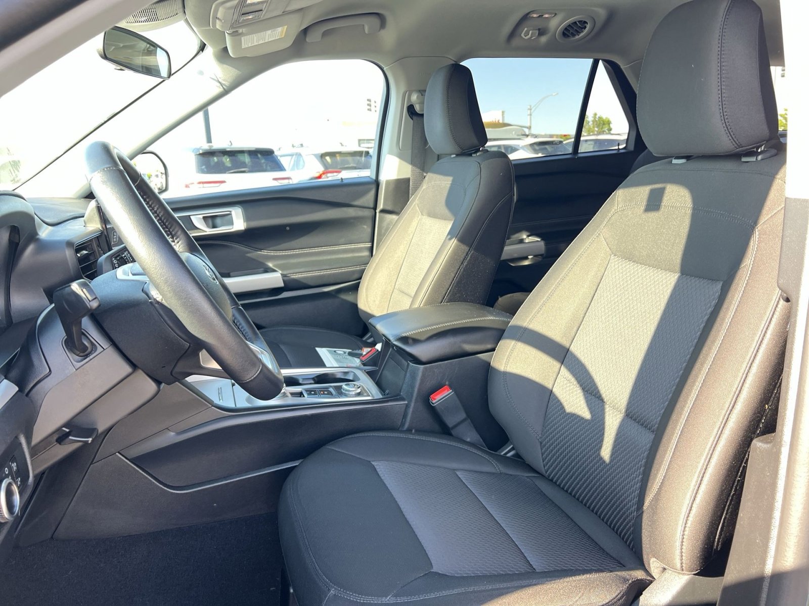 Used 2023 Ford Explorer XLT AWD/4WD image 21