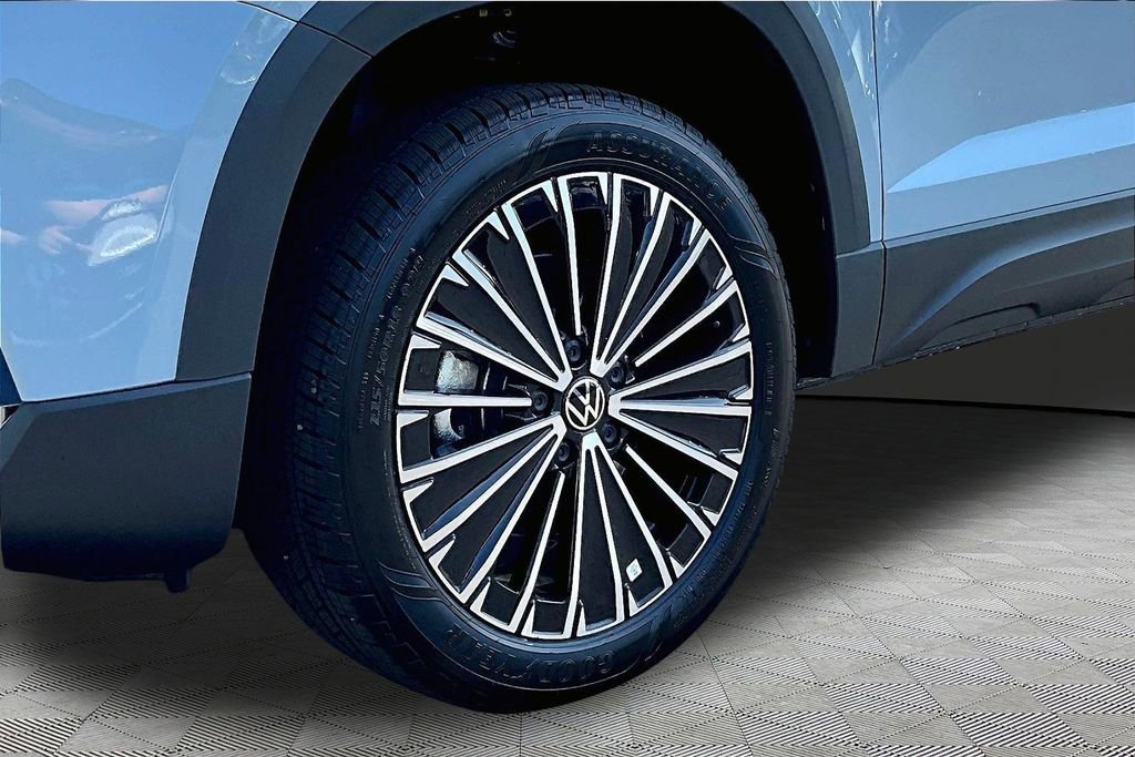 New 2026 Volkswagen Taos SE image 31