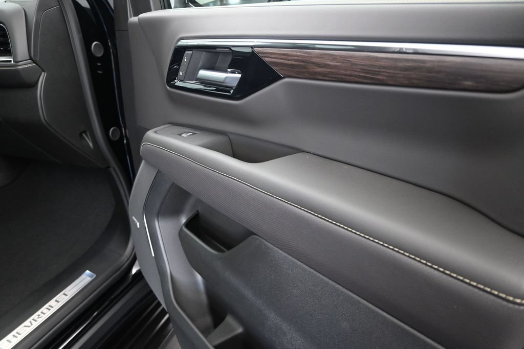 New 2026 Chevrolet Suburban Premier RWD image 24