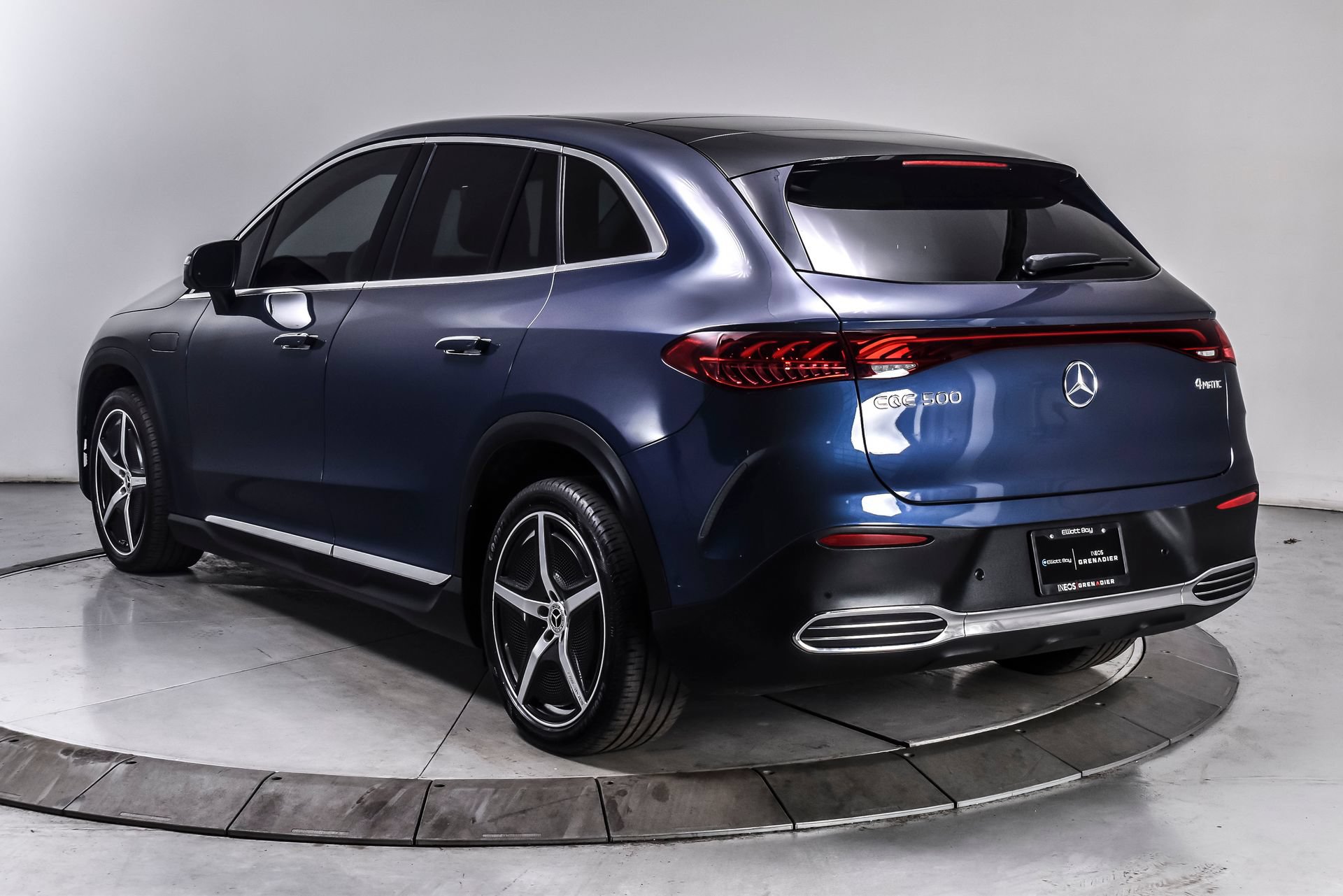 Used 2023 Mercedes-Benz EQE 500 4MATIC SUV image 4