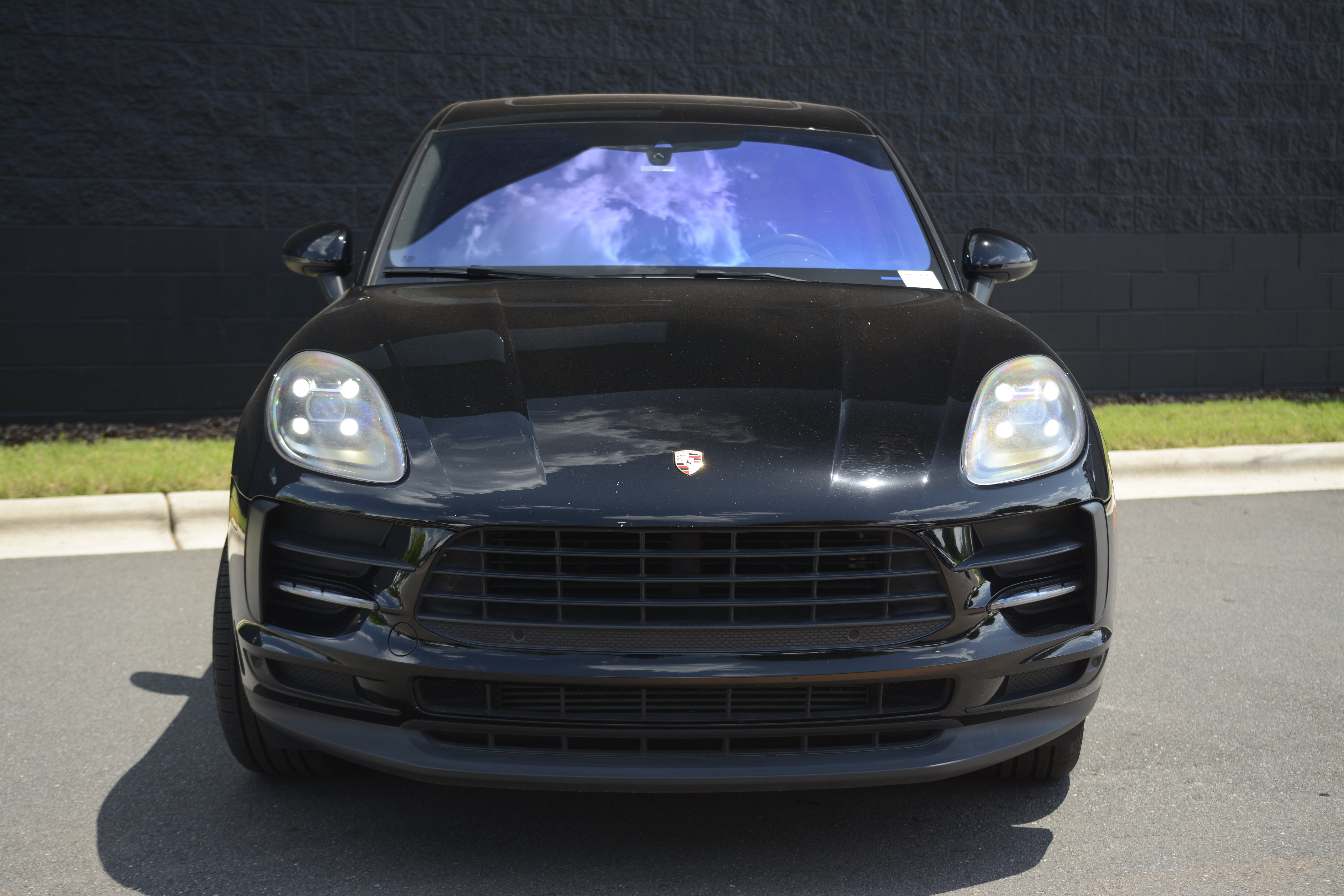 Certified 2019 Porsche Macan AWD/4WD image 10