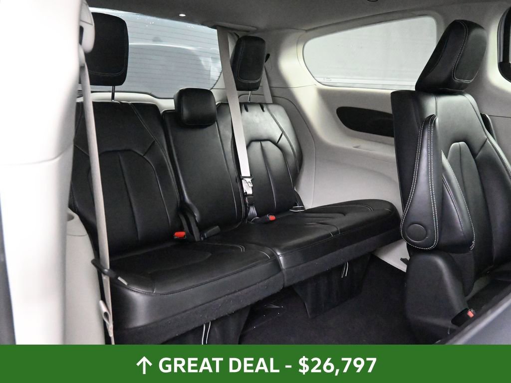 Used 2024 Chrysler Pacifica Select image 25