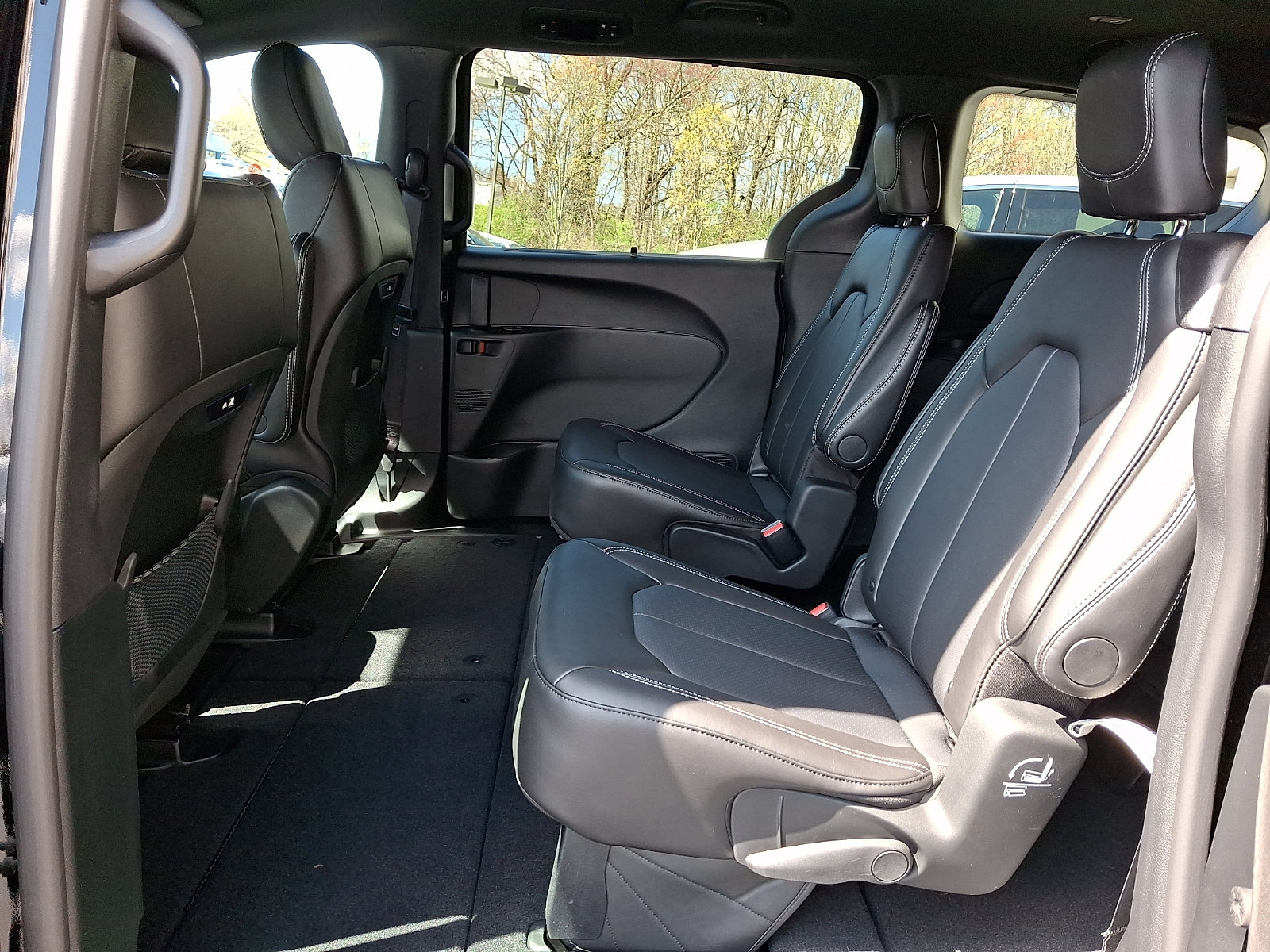 New 2026 Chrysler Pacifica Select FWD image 6