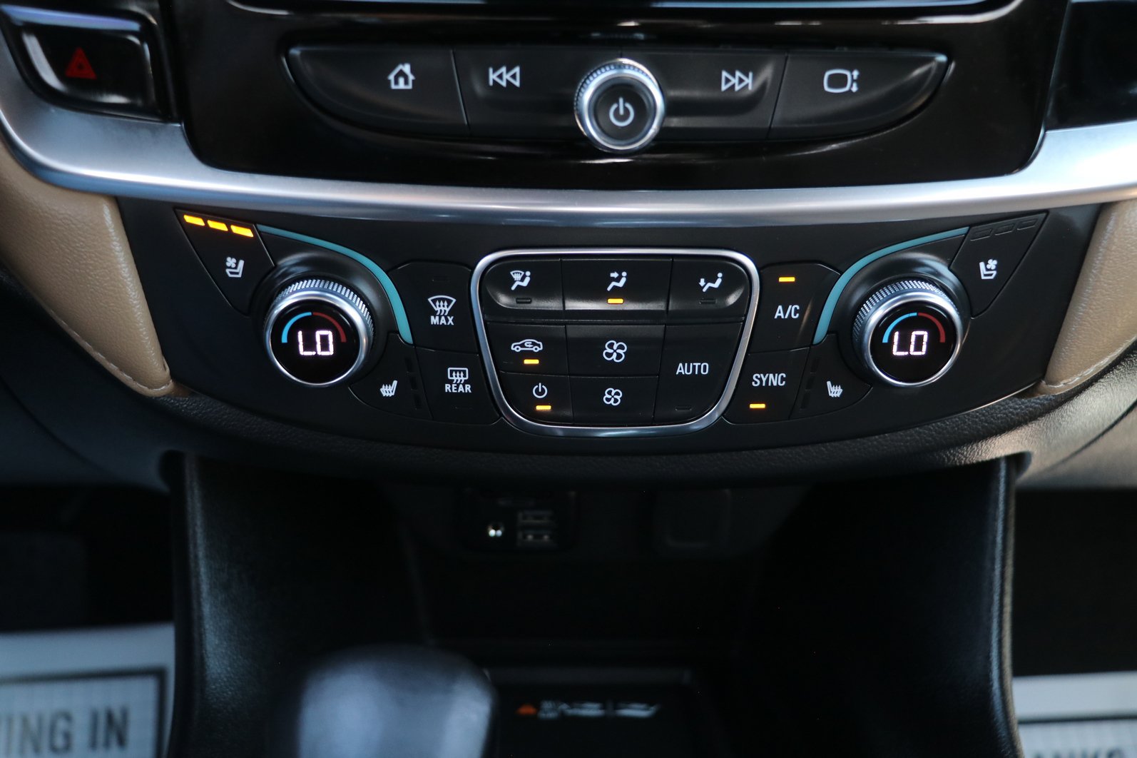 Used 2023 Chevrolet Traverse Premier FWD image 22