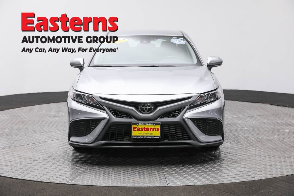 Used 2023 Toyota Camry SE FWD image 2