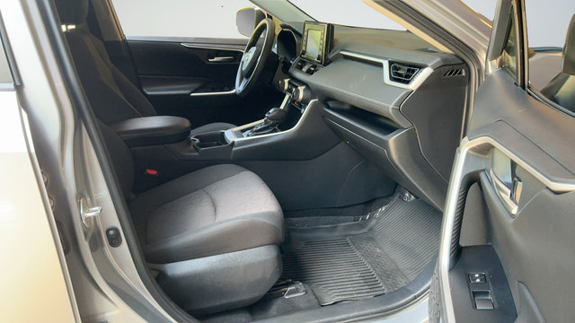 Used 2020 Toyota RAV4 XLE FWD image 23