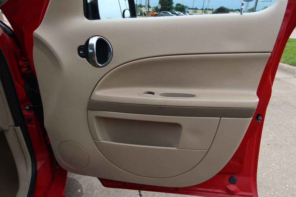 Used 2009 Chevrolet HHR LT FWD image 30