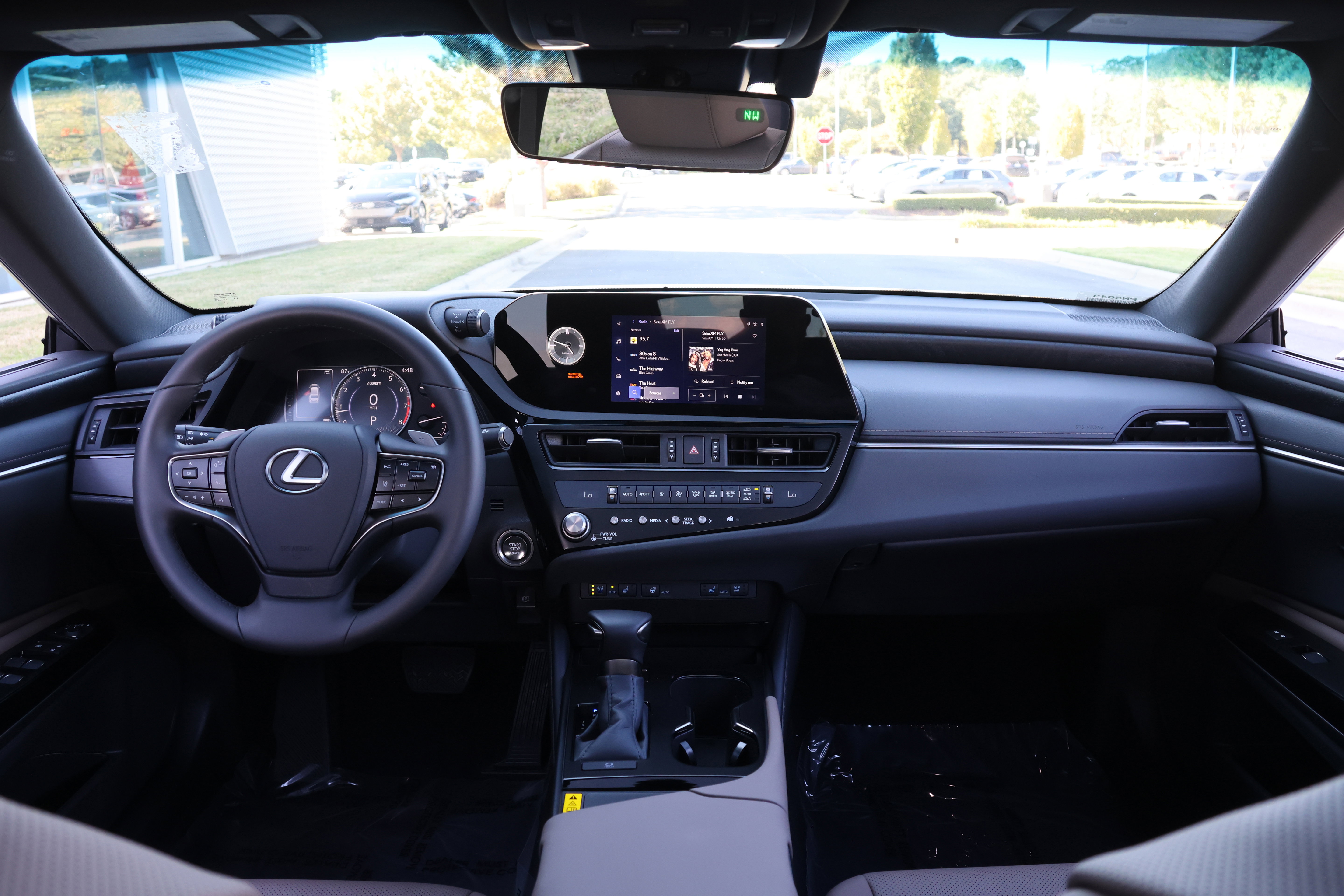 Used 2025 Lexus ES 350 w/ Premium Package image 15