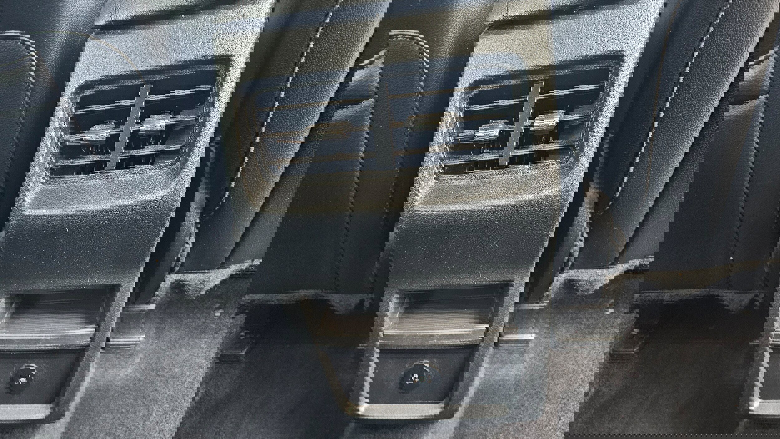 Used 2023 Ford Edge SEL image 12