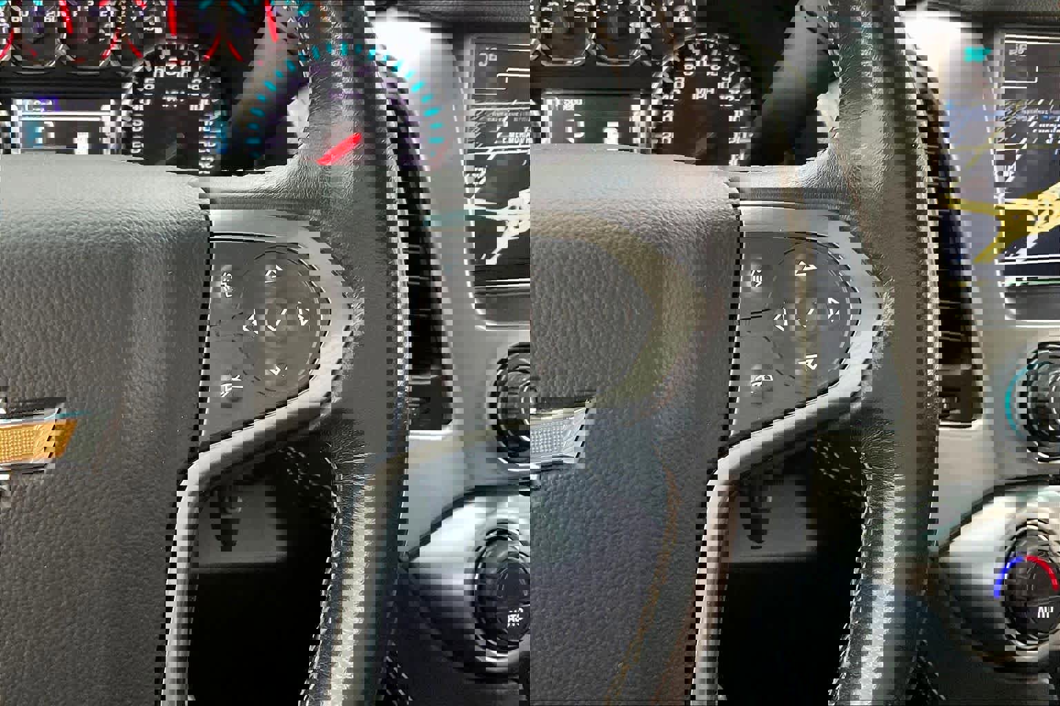 Used 2018 Chevrolet Suburban LT image 24