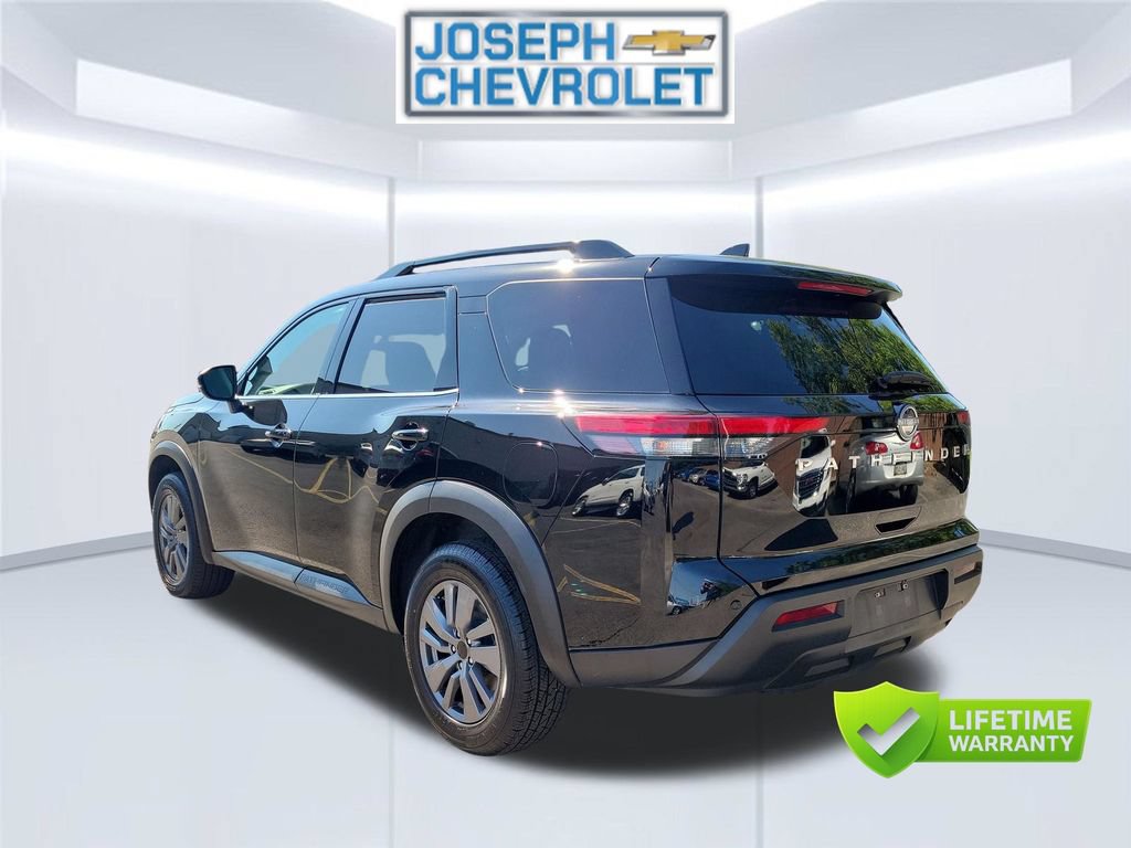 Used 2025 Nissan Pathfinder SV FWD image 4